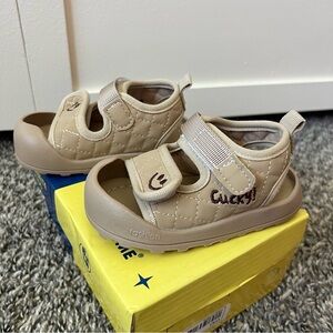 SheIn NIB Kahki Tan Toddler Baby Smiley Face Sandals‎ Shoes Size 4.5